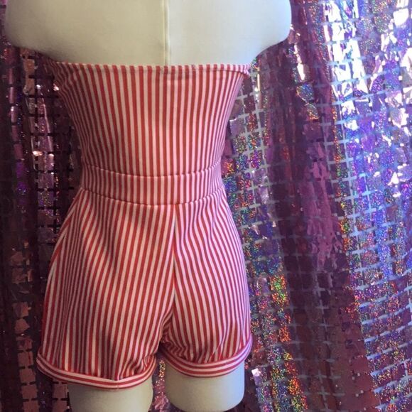 Candy cane striped shorts romper with tie front - Picture 8 of 12